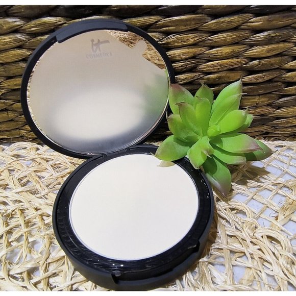 IT Cosmetics Bye Bye Pores Pressed Powder, Translucent Airbrush Finish, 0.31 oz. - Picture 6 of 8